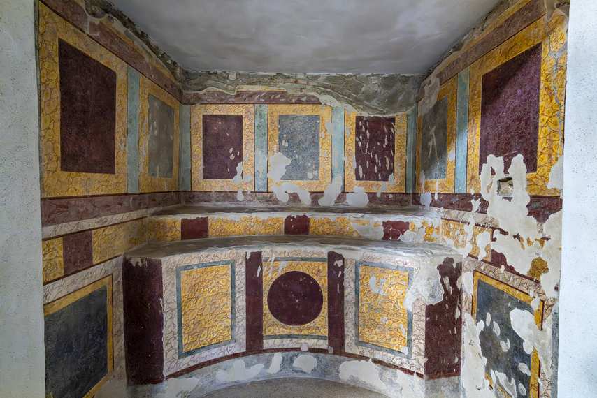 Walls frescoed with geometric decorations and vivid colors in the Villa San Marco in Stabiae