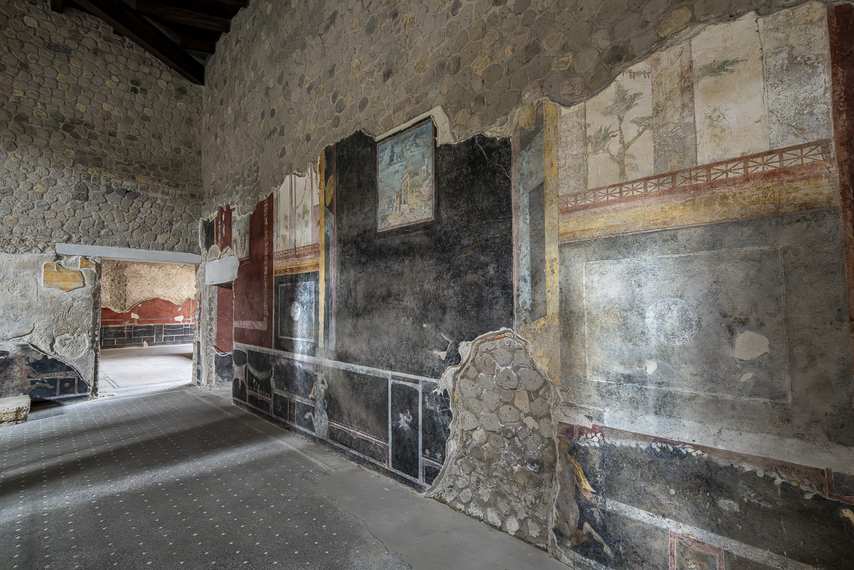 Frescos in the fourth Pompeian style in the Villa San Marco at Stabiae