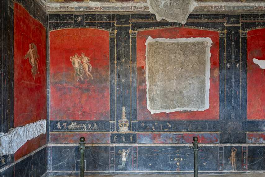 Fresques rouges pompéiennes dans la Maison des Vettii à Pompéi