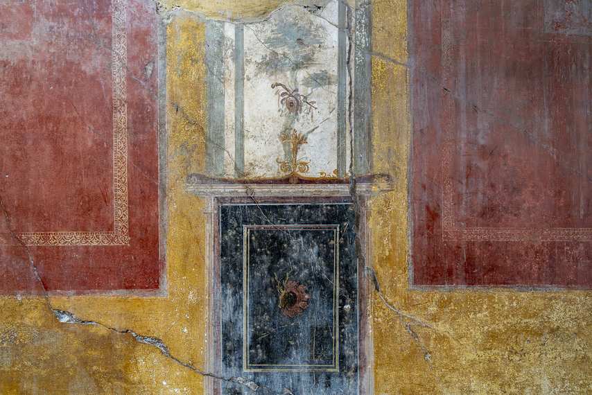 Decorative fresco with floral motifs in the Cryptoporticus House in Pompeii
