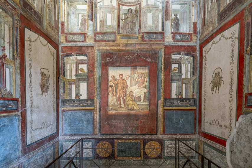 Fresque d’Hercule parmi les peintures de la Maison des Vettii à Pompéi