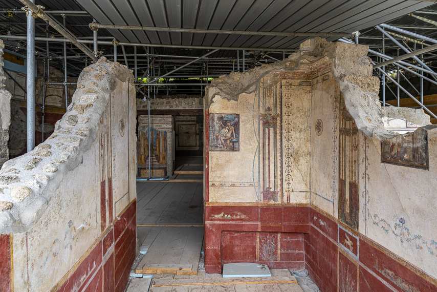 Pompeian-style frescoed walls in the House of Leda and the Swan