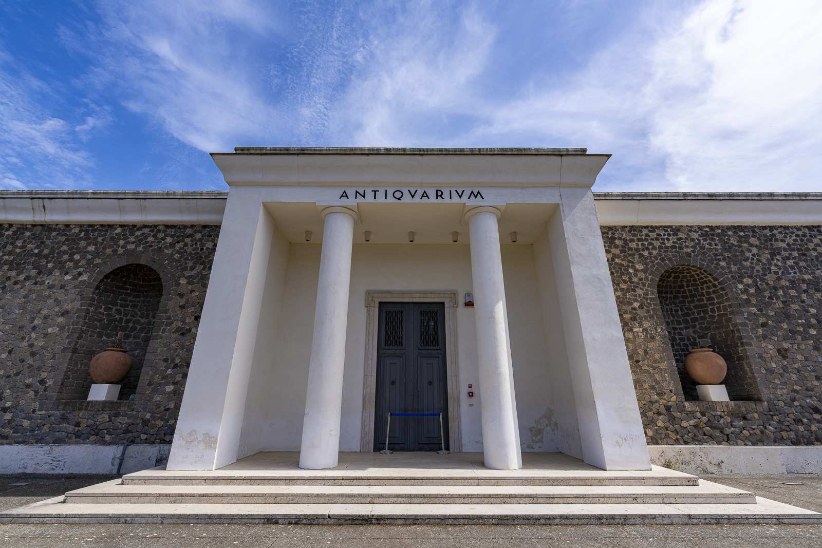 Entrée principale de l'Antiquarium de Pompéi haute définition