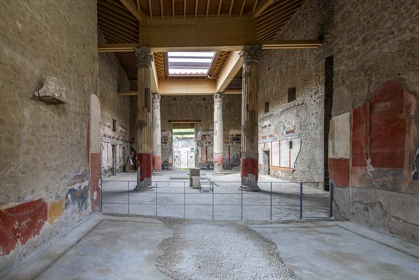 Atrium à colonnade avec puits de lumière dans la Maison des Noces d’argent à Pompéi