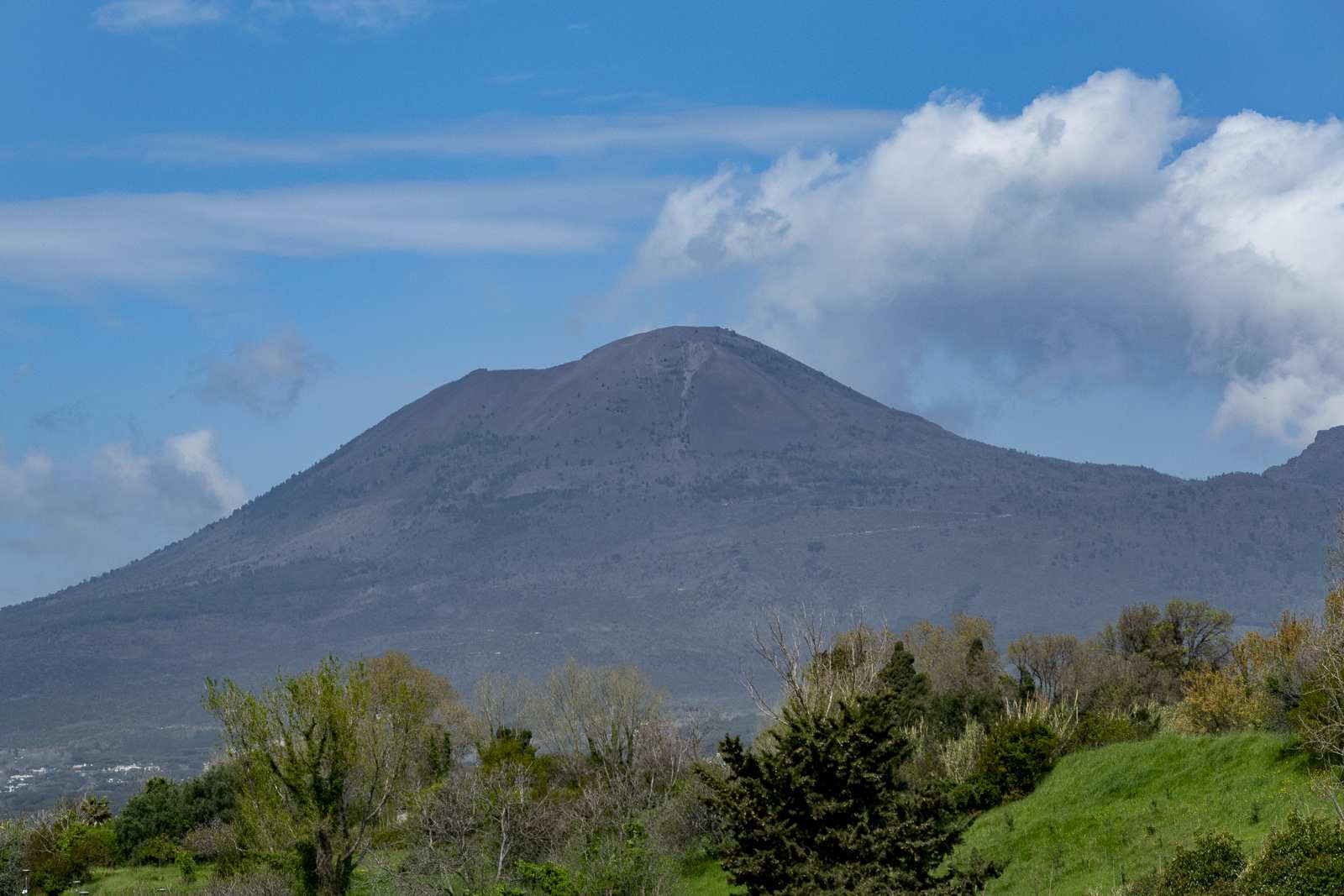 Vue panoramique du Vésuve depuis le site archéologique de Pompéi