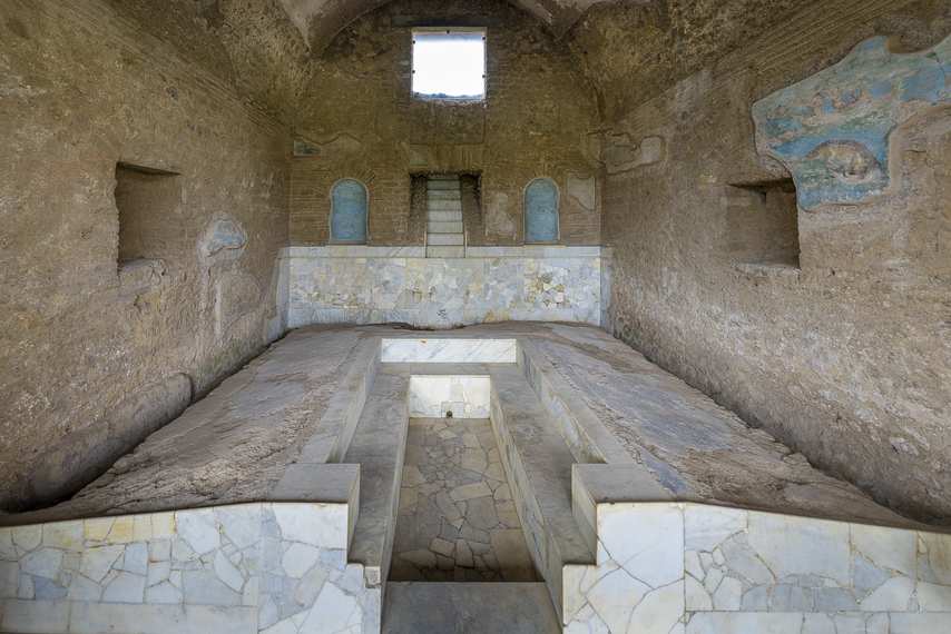 Bassin en marbre à l’intérieur de la Maison de Julia Felix à Pompéi