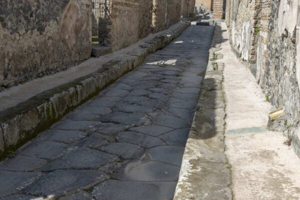 Route romaine bien conservée dans les ruines de Pompéi