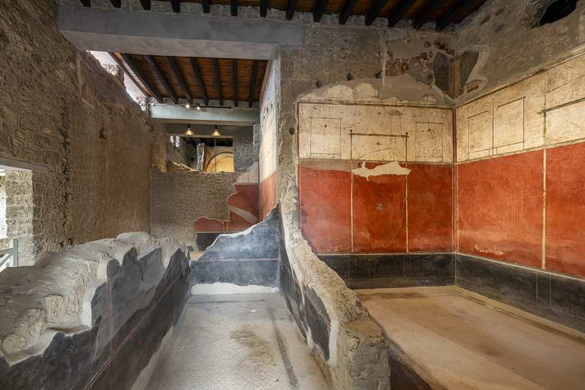 Pictorial decorations with arches and columns in the Villa of the Mysteries.