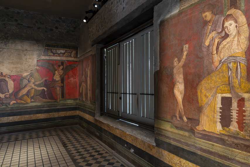Villa of the Mysteries, detail of women depicted in Pompeian fresco.