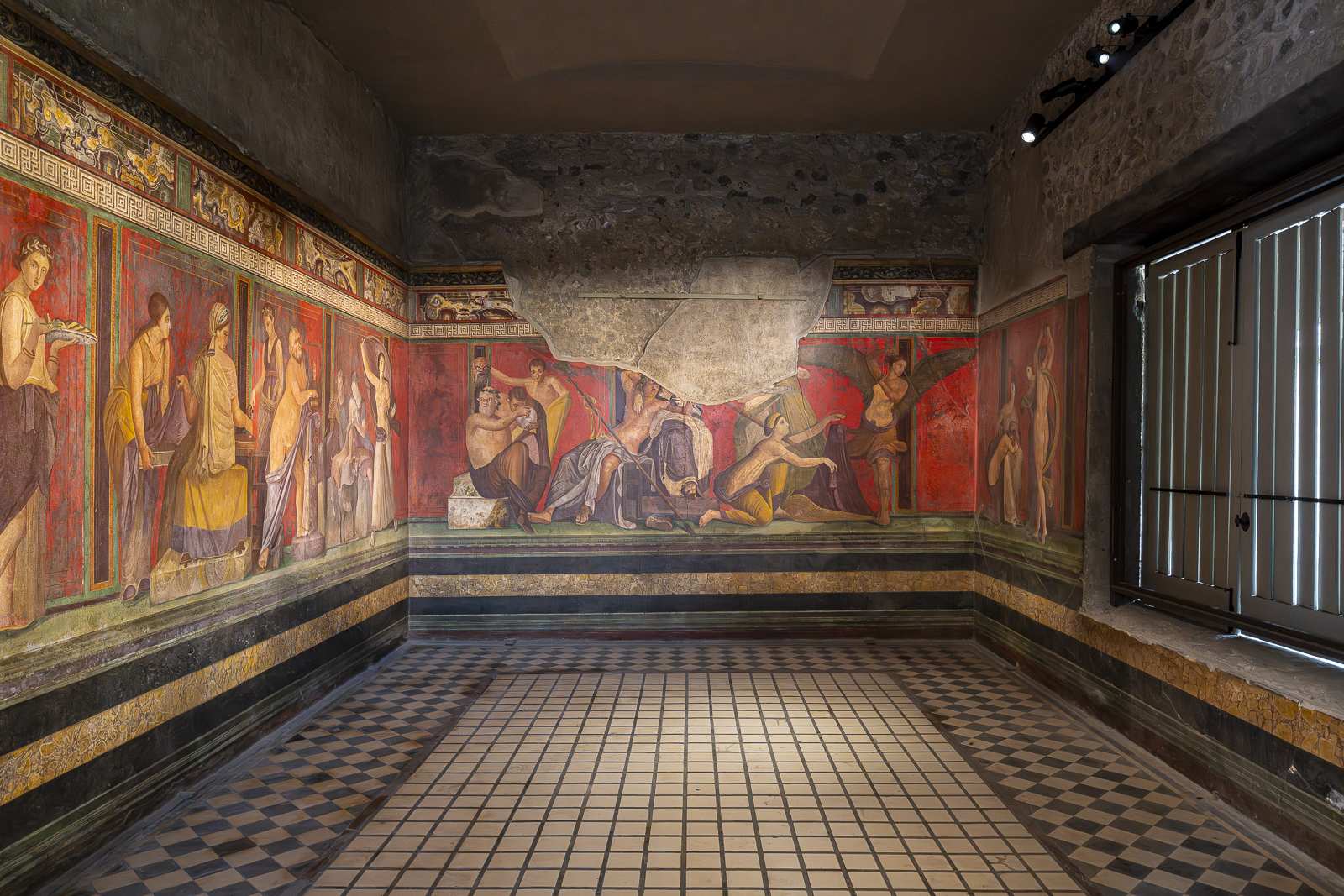 Fresque avec des scènes rituelles féminines dans la Villa des Mystères.